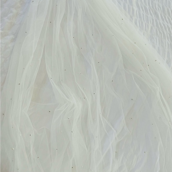 Cathedral length pearl veil - Picture 4 of 5